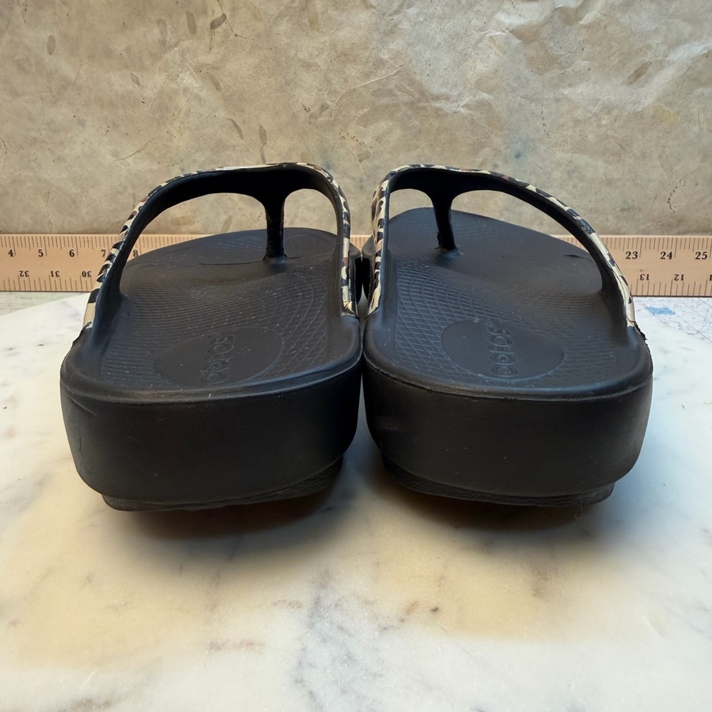 OOFOS Women's size 10 Leopard Sandals - Picture 5 of 6